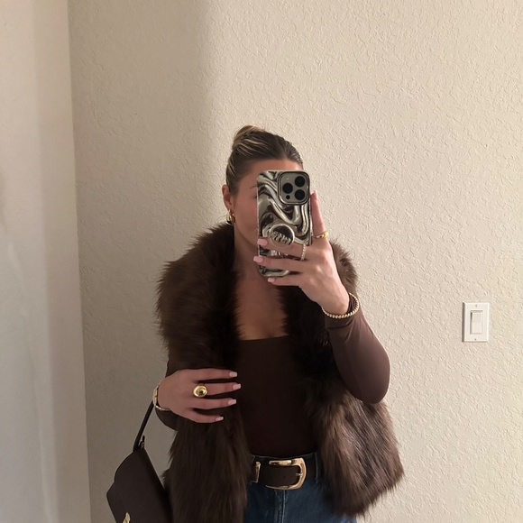 Meet your Posher, Amanda - Picture 2 of 6